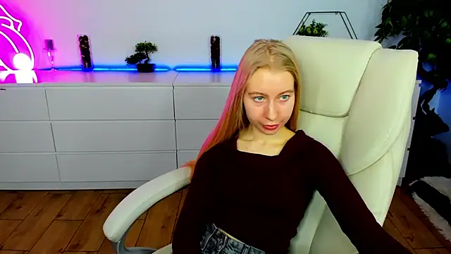 Alina Blonde online show from November 30, 6:39 am