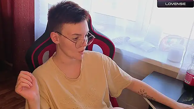 KrisNeal online show from September 17, 9:18 am