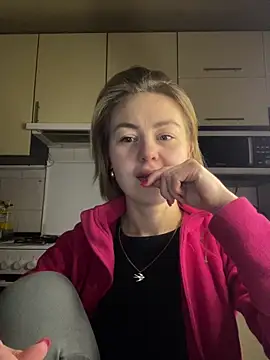 MartaLuna  online show from February 19, 7:35 pm