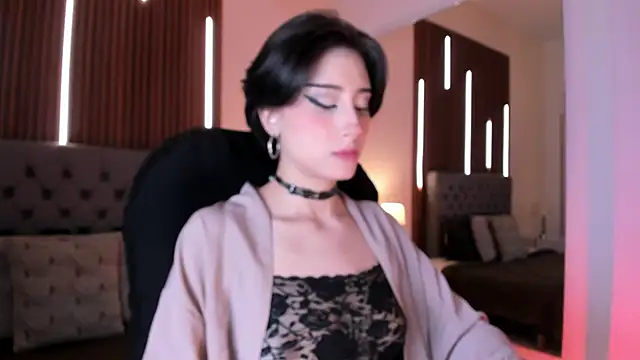 Snapshot of EmmaRossi_ chatting on October 22, 12:21 pm EmmaRossi online show from October 22, 12:21 pm