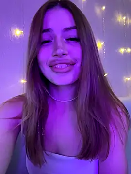 Elizabeth Tay online show from November 9, 6:15 pm