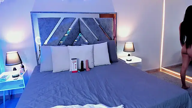 Isa Rouse   online show from October 31, 2:35 am