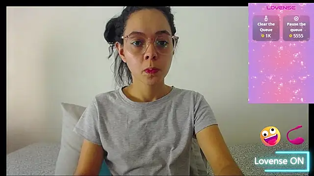 Snapshot of Annie_rosse1017 chatting on October 3, 5:23 am Annie rosse1017 online show from October 3, 5:23 am