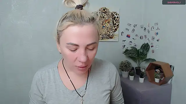 EmmaCat  online show from February 4, 6:49 am