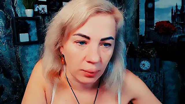 EmmaCat  online show from November 13, 6:56 am