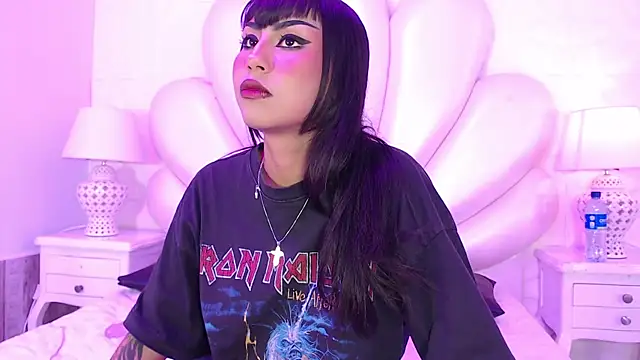 MavisManson online show from October 1, 8:25 pm