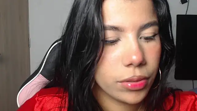 Snapshot of MayaScott11 chatting on October 22, 6:57 pm MayaScott11 online show from October 22, 6:57 pm