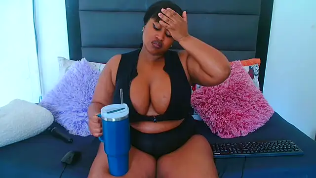 CURVYBUBBLEZ online show from December 14, 8:09 am