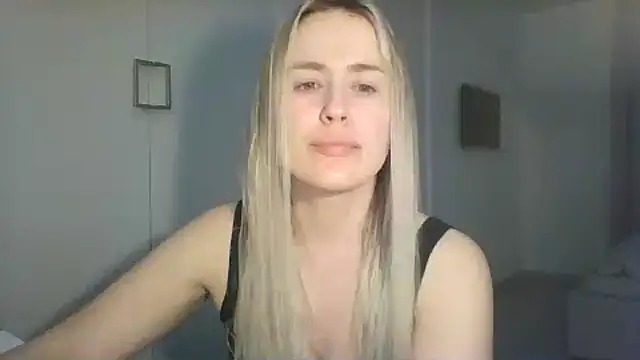 Snapshot of Frosian chatting on October 3, 9:53 pm Frosian online show from October 3, 9:53 pm