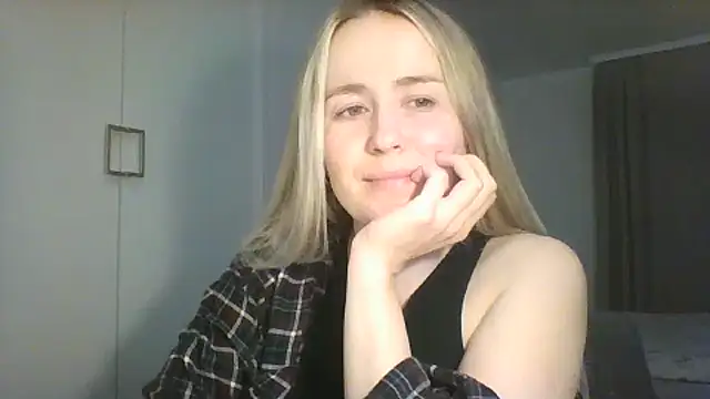 Snapshot of Frosian chatting on October 18, 10:33 pm Frosian online show from October 18, 10:33 pm