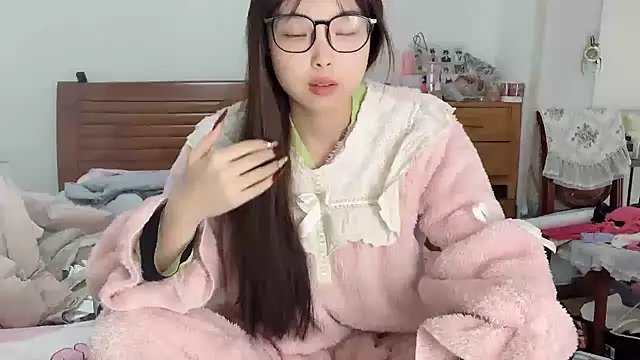 Akong11 online show from December 14, 3:12 am