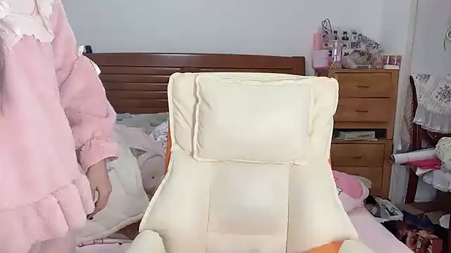 Akong11 online show from December 15, 3:23 am