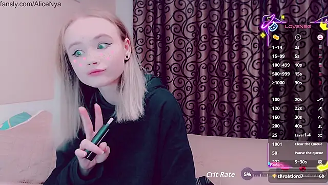 Snapshot of AliceNya_cute chatting on October 24, 4:52 am AliceNya cute online show from October 24, 4:52 am