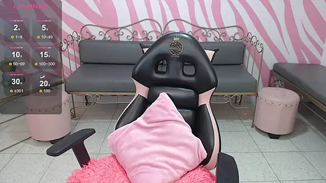 Snapshot of maddie__cute chatting on October 21, 8:46 pm maddie cute online show from October 21, 8:46 pm