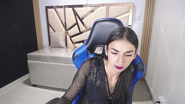 Maily a  online show from November 8, 3:22 am