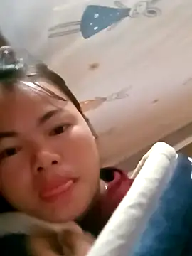 emly-xinh18 online show from November 1, 2:05 am