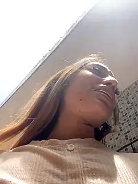 loirinhaaa online show from October 3, 1:38 pm