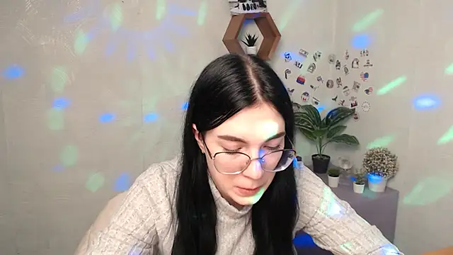 Snapshot of MiraBabe_ chatting on October 6, 8:42 am MiraBabe  online show from October 6, 8:42 am