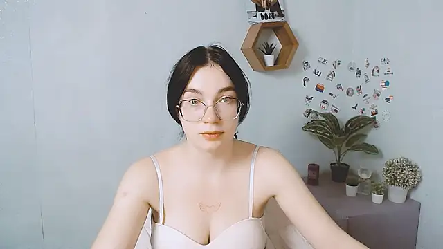 Snapshot of MiraBabe_ chatting on October 8, 7:13 am MiraBabe  online show from October 8, 7:13 am