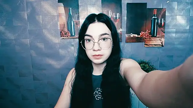 Snapshot of MiraBabe_ chatting on September 22, 8:13 am MiraBabe  online show from September 22, 8:13 am