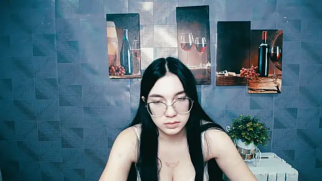 Snapshot of MiraBabe_ chatting on September 29, 6:40 am MiraBabe  online show from September 29, 6:40 am