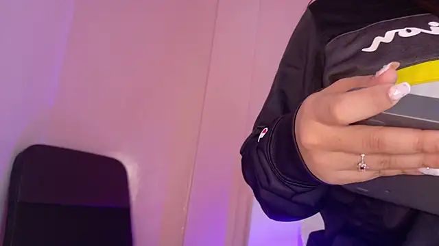 KeendraFox  online show from October 23, 10:21 am