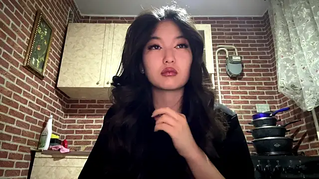 EmmaLeexth online show from January 9, 2:10 pm