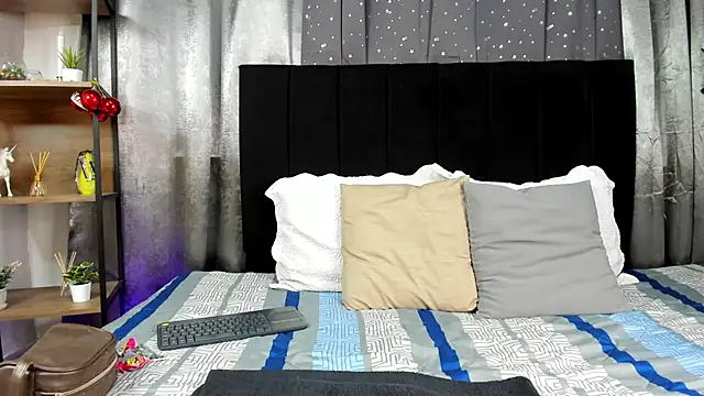 Lenapaul  online show from December 14, 4:51 am