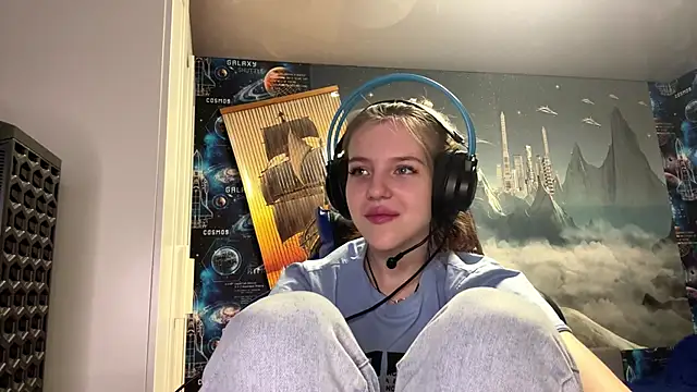 Elira Breeze online show from January 8, 3:27 pm