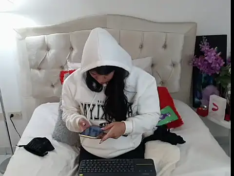 Arianaskyblue online show from November 11, 2:51 am