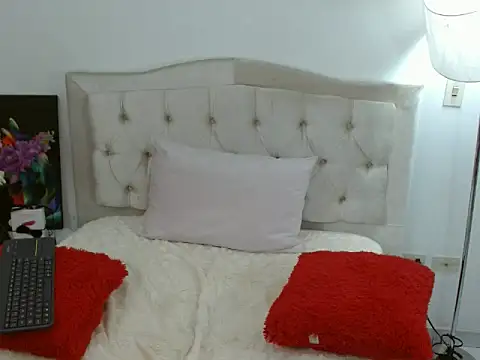 Arianaskyblue online show from September 30, 3:01 am