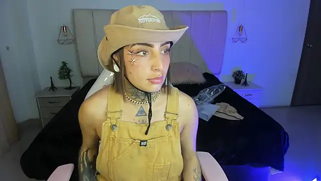 Gyal 8  online show from November 29, 4:05 am