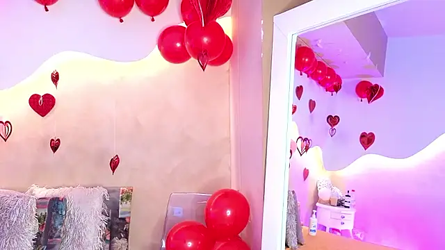 SaraGuzmann online show from February 18, 8:30 pm