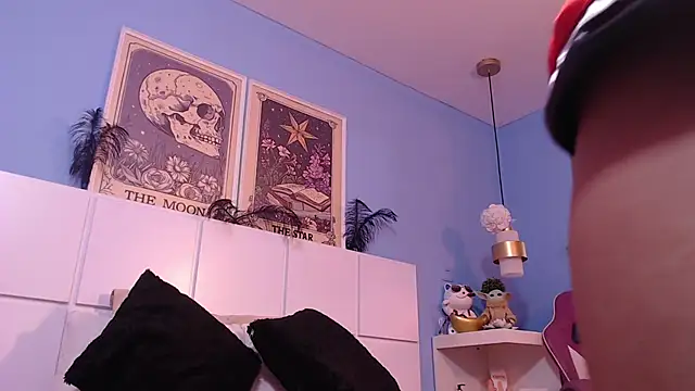 PenelopeBond online show from December 17, 8:24 pm