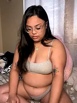 kiaradanielaxx online show from December 18, 3:28 pm