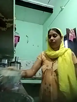 Cute-Charvii online show from April 8, 1:08 am