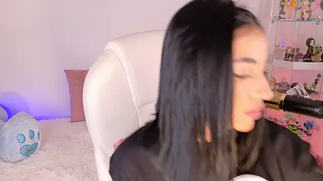 Oli Mcneil online show from November 12, 9:02 pm