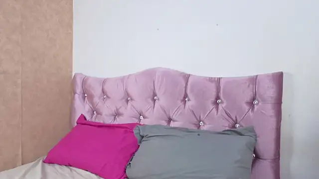 KimJStom online show from November 6, 1:39 pm