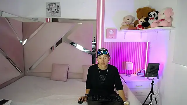 oblivionlove online show from October 6, 7:51 pm