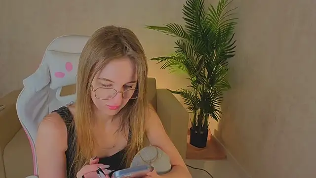 kianawhite online show from February 12, 9:22 am