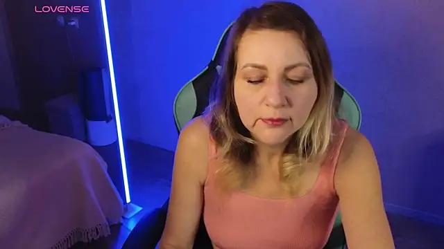 Snapshot of silvaraNoir chatting on October 26, 3:07 pm silvaraNoir online show from October 26, 3:07 pm