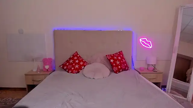 TrishaDarks online show from January 10, 6:51 am