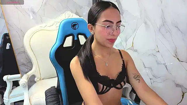 Snapshot of Katyrider_a chatting on October 21, 1:37 pm Katyrider a online show from October 21, 1:37 pm
