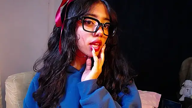 Isis Valen online show from October 24, 11:50 am