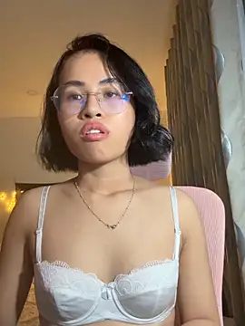 EllieYoon online show from December 18, 2:22 pm