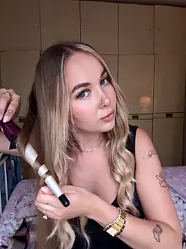 BarbieDolly x online show from October 3, 2:00 pm