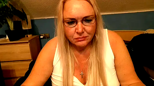 Sandy-Summer online show from September 29, 3:28 pm