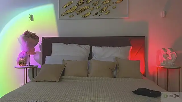 Nicole Broown  online show from February 6, 9:18 pm