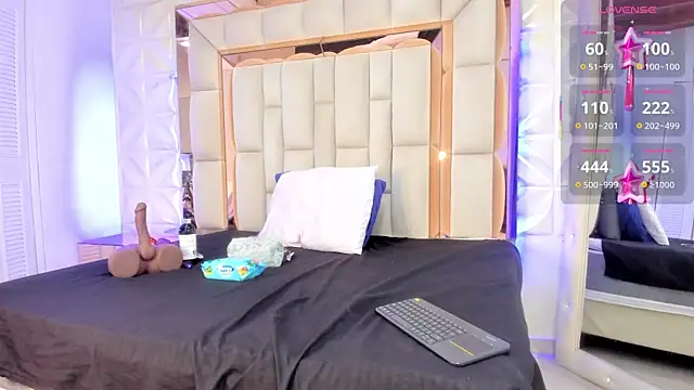 Sarah Adamss online show from January 7, 12:30 pm