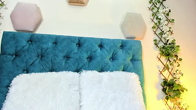 violett  rousee online show from November 2, 3:37 pm